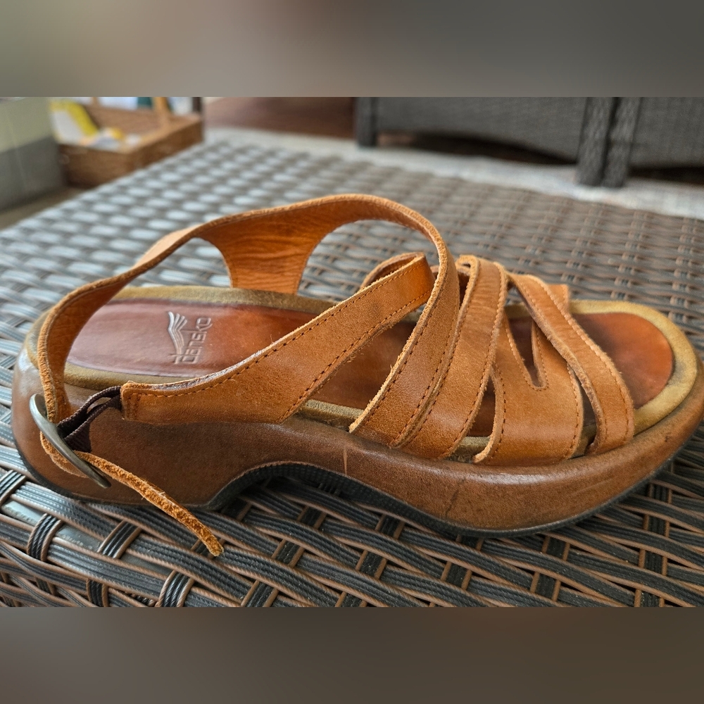 Women’s Tan Leather Strappy Sandals